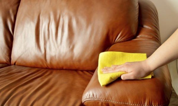 Cuidados de la piel de los sofás de tu tienda de muebles en Madrid